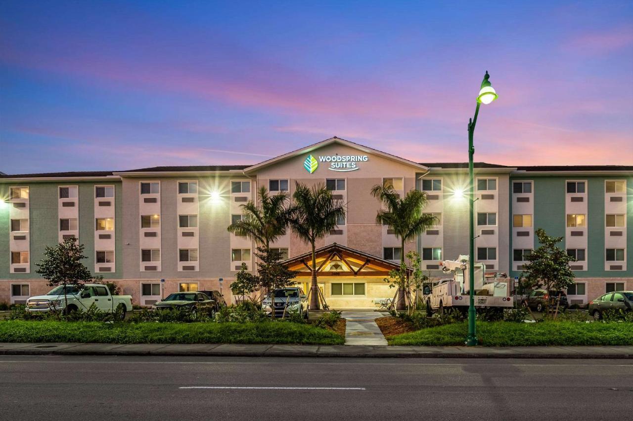 Woodspring Suites Naples West Exterior photo